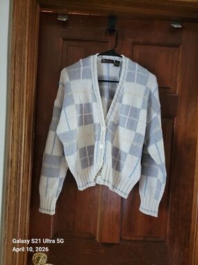 Liz Claiborne Cream & Light Blue Checked V-Neck Cardigan